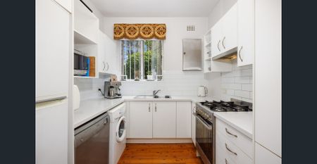 Timeless charm meets convenience - Photo 4