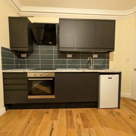 Riverview Gardens, Twickenham - Photo 3
