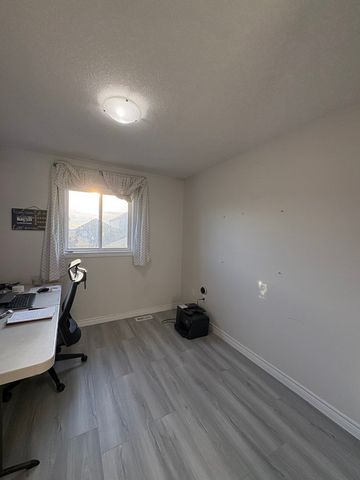 720 Victoria Road North - Photo 4