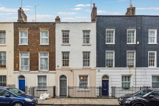 4 bedroom house in Mornington Crescent - Photo 1