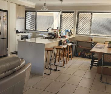 Coopers Plains - Photo 1