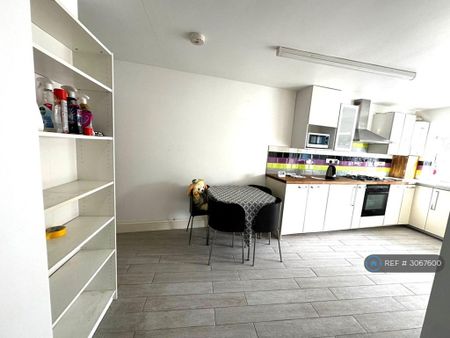 3 bedroom semi-detached house to rent - Photo 5
