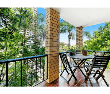 Original Broadbeach Charm in an Unbeatable Location - Photo 1