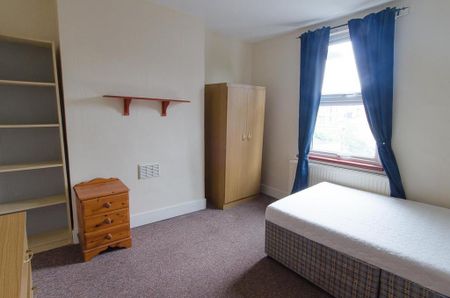 4 bedroom terraced house to rent - Photo 3