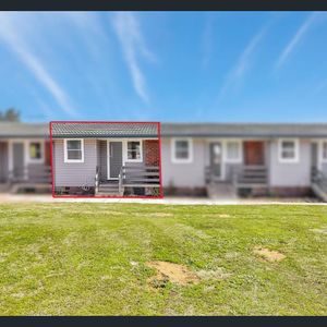 Charming One Bedroom Unit - Photo 3