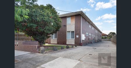 Updated Ground Floor Apartment - Photo 5