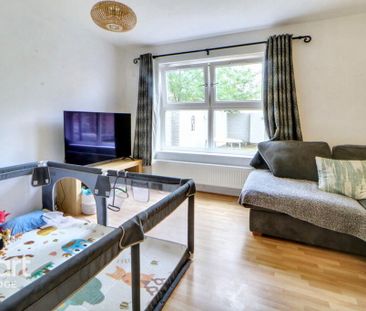 3 bedroom end of terrace house to rent - Photo 2