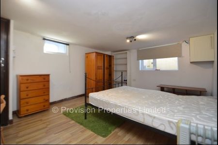 2 Bedroom Flats in Headingley - Photo 5