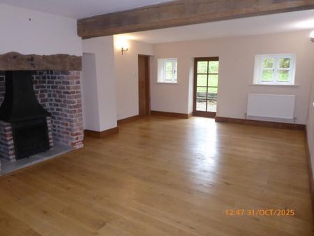 5 bedroom detached house to rent - Photo 2
