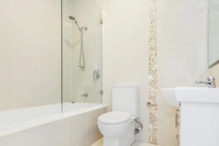 Stunning Family Home With Sweeping Views - Photo 5