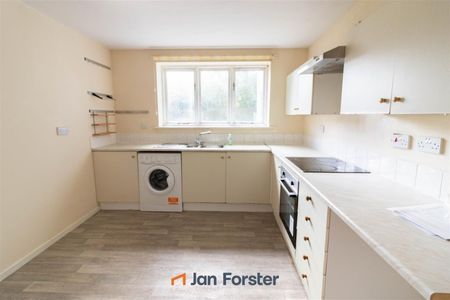 3 Bedroom Maisonette - Photo 3