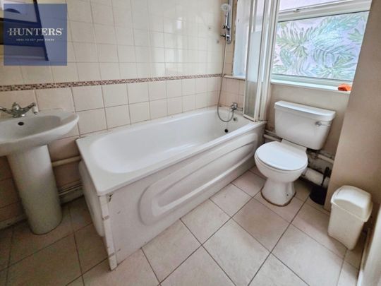 2 bedroom Flat To Let - Photo 1