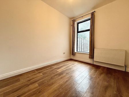 2 Bed Terraced House, Bath Road, E7 - Photo 4