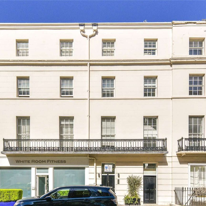 An unfurnished third floor property situated on one of London's prime Belgravia streets. - Photo 1