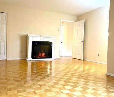 For Lease - 260 Brittany Drive Unit# 200, Manor Park - Cardinal Gle... - Photo 3