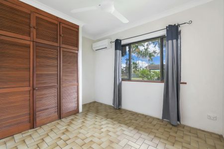 PERFECTLY POSITIONED PROPERTY IN A QUIET, FAMILY-FRIENDLY NEIGHBOURHOOD. - Photo 4