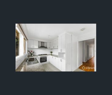 PRIME LOCATION IN THE HEART OF WERRIBEE - Photo 4