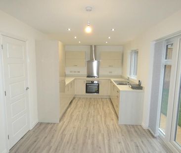 4 bedroom detached house to rent - Photo 2