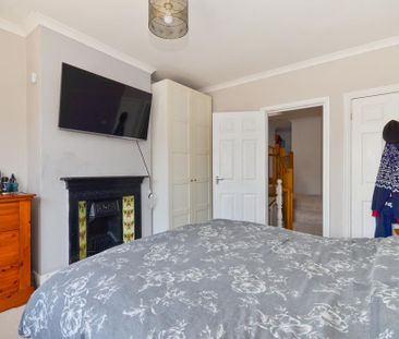 4 bedroom semi-detached house to rent - Photo 5