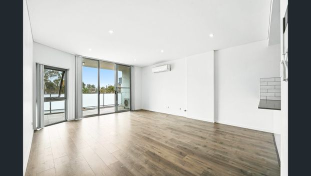 APARTMENT IN HEART OF PENRITH!!! - Photo 1
