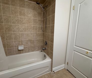 For Lease - 43 Mack Clement Lane, Richmond Hill, Ontario - Photo 3