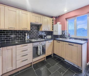 3 bedroom semi-detached house to rent - Photo 4