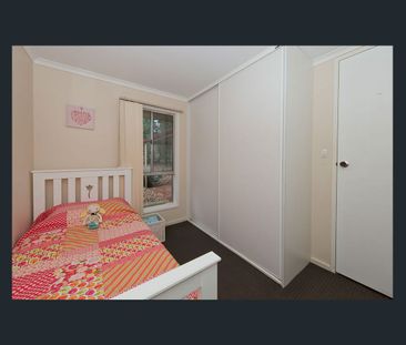 Comfortable Family Home in Prime Location! - Photo 5