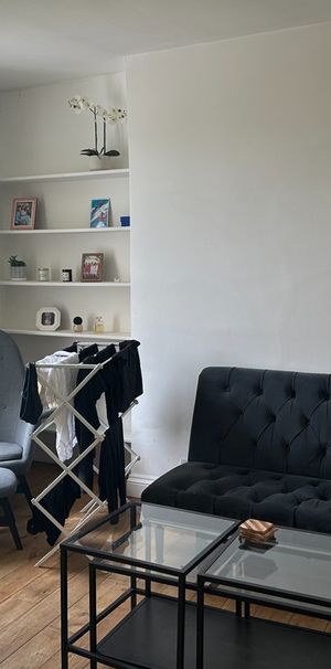 1 Bed Flat, Pembridge Road, W11 - Photo 1