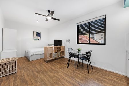 Fully Furnished, As-New studio in the heart of Bondi Junction for Lease. - Photo 4