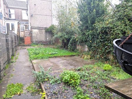 3 bedroom terraced house to rent - Photo 4