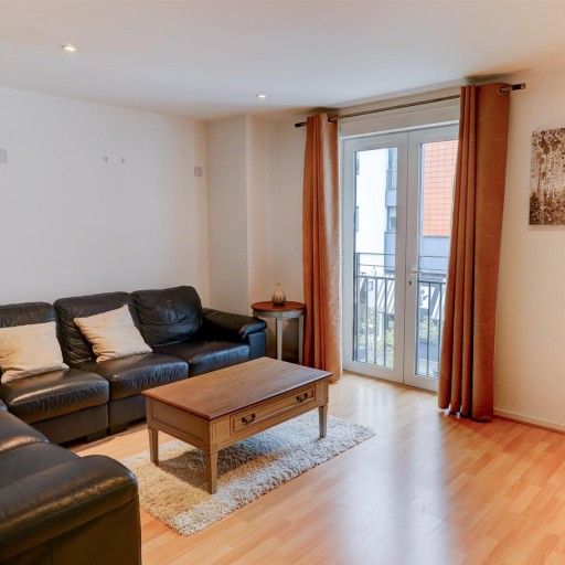 2 BED Apartment To rent - Photo 1