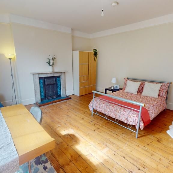 4 bedroom ground floor flat to rent - Photo 1