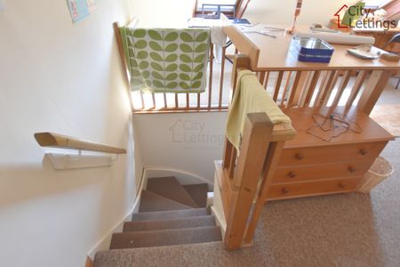 4 Bedroom Mid Terraced House - Photo 2