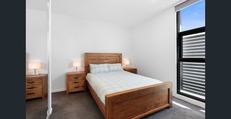 LUXURIOUS NEAR NEW APARTMENT IN THE HEART OF OAKLEIGH - Photo 3