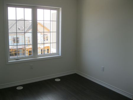 For Lease - 685 Laking Terrace, Milton, Ontario - Photo 4