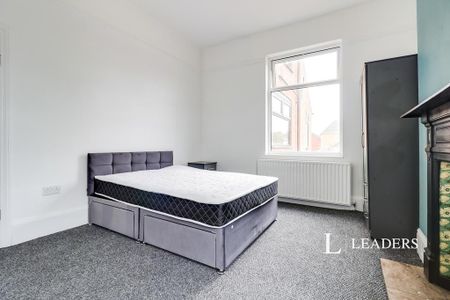 1 bedroom in a house share to rent - Photo 3