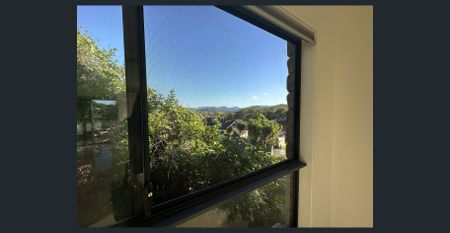 Modern Living In Heart Of Burleigh - Photo 3