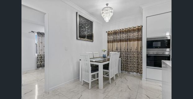 MODERN 3 BEDROOM HOME WITH STUDY, DOUBLE GARAGE AND SOLAR! - Photo 1