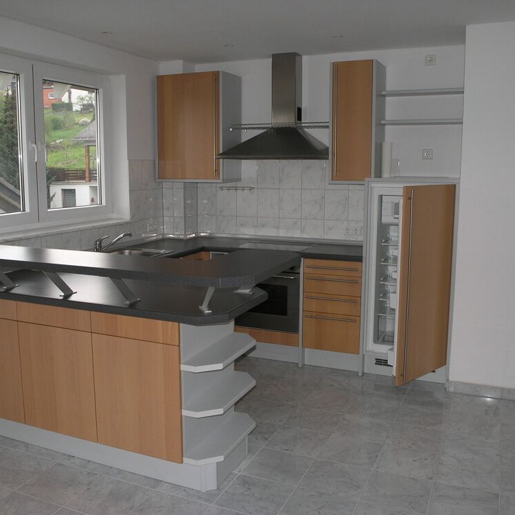 Moderne, sonnige 2-ZKBB-Dachgeschoss-Wohnung mit Fernblick in Eltville-Rauenthal - Photo 1