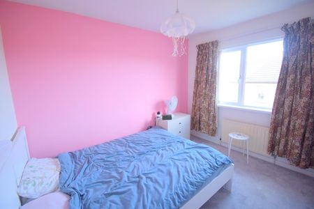 19 Ravenhill Court, BT68FS, Belfast - Photo 4