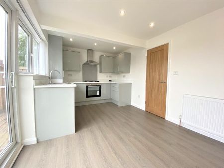 3 bedroom townhouse to rent - Photo 2