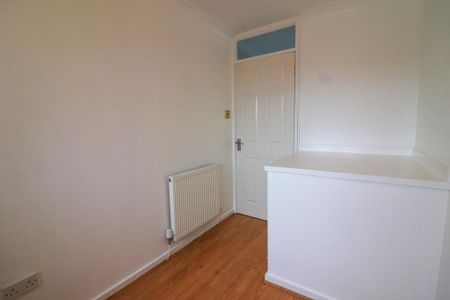 3 bedroom semi-detached house to rent - Photo 4