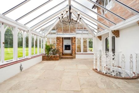 6 bedroom detached house to rent - Photo 2