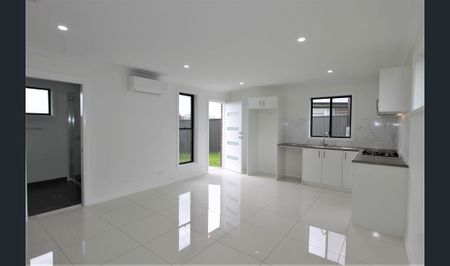8a Outlook Boulevard, Fletcher NSW 2287 - House For Rent | Domain - Photo 3