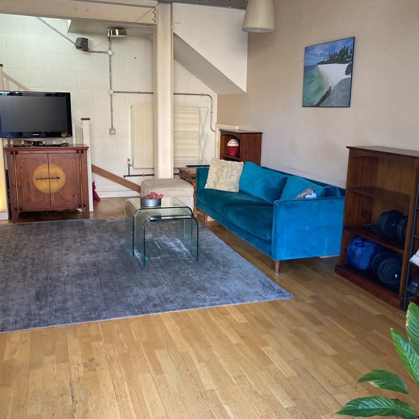 Room in a Shared House, Helios Road, SM6 - Photo 1