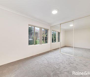 THREE BEDROOM TOWNHOUSE!! - Photo 2