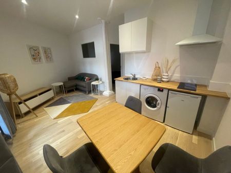 T1 bis de 28.08 m2 – Rue Solférino – Place Jeanne d’Arc réf G538-16 - Photo 2