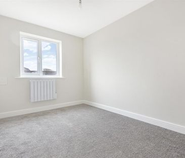 2 bedroom Flat To Let - Photo 2