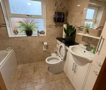 4 bedroom terraced house to rent - Photo 6