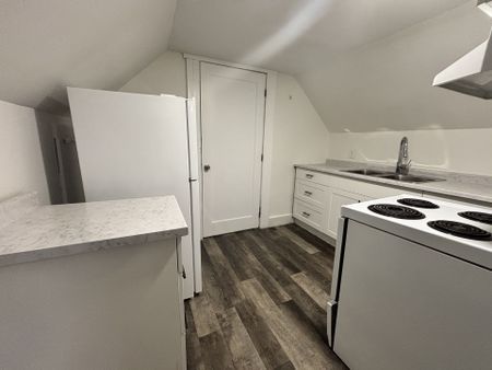 For Lease - 1091 Highland Ave Avenue Unit# 1, Windsor, Ontario - Photo 5